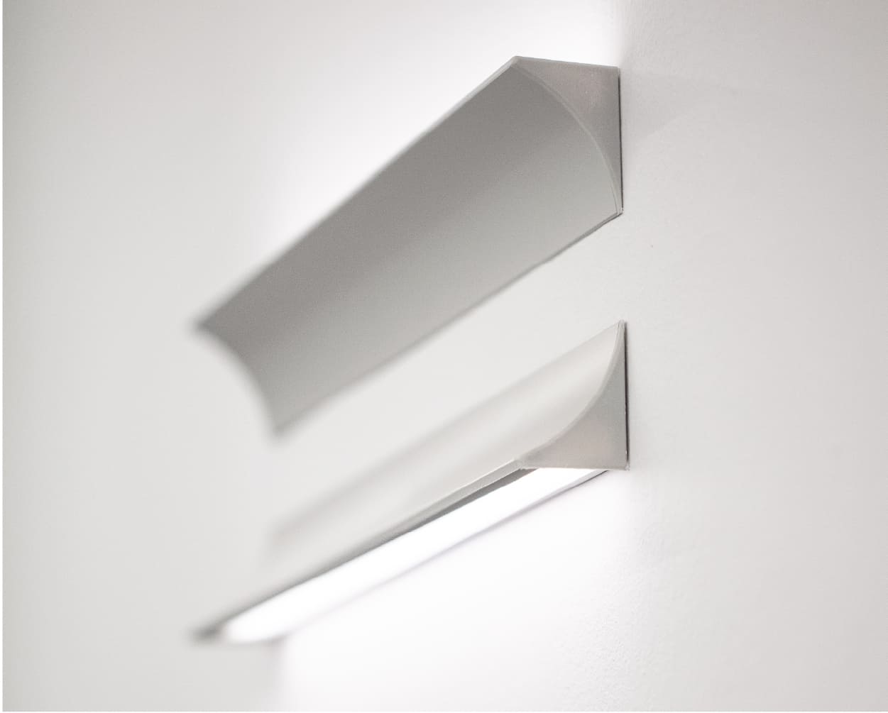 hidden-light-in-the-details-klus-profiles-for-minimalist-lines-and-modern-wall-lights